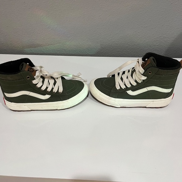 Vans - Picture 5 of 10